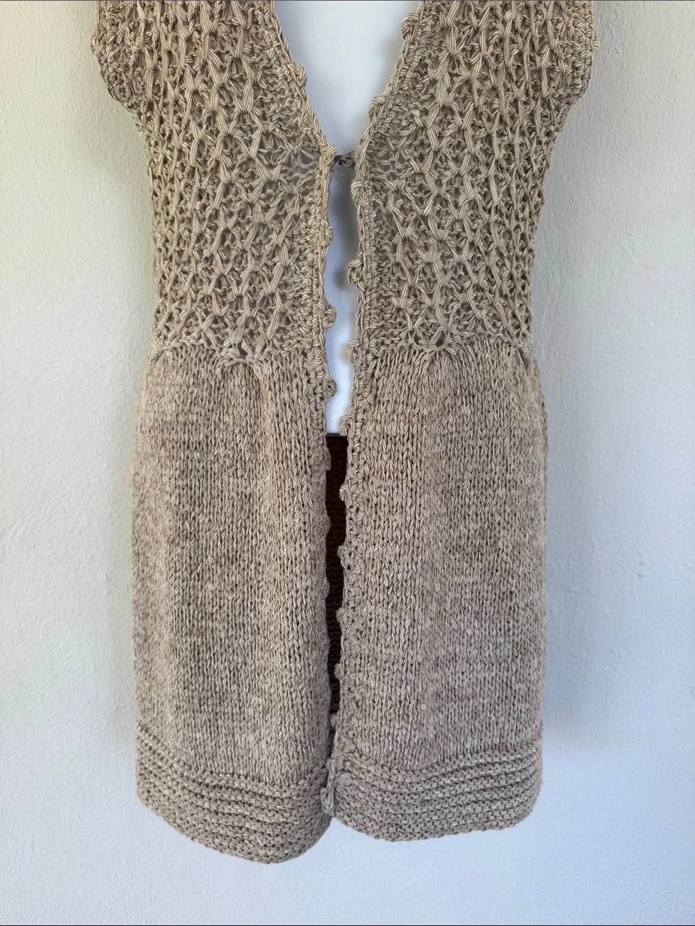Venue beige crochet knit textured weave sleeveless hook and eye vest size medium